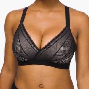 LULULEMON LACE BRA 34D But fit perfect for 32D